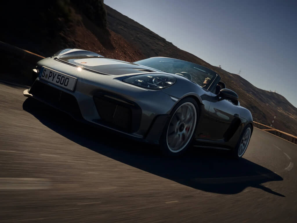 ポルシェ サッカーボール Cayenne かっこいいと思う輸入車」ランキング 男性1位は「ポルシェ」、女性の1位は ？「外車の中でも有名」「いかにも高級そう」 ライフ 社会総合 デイリースポーツonline