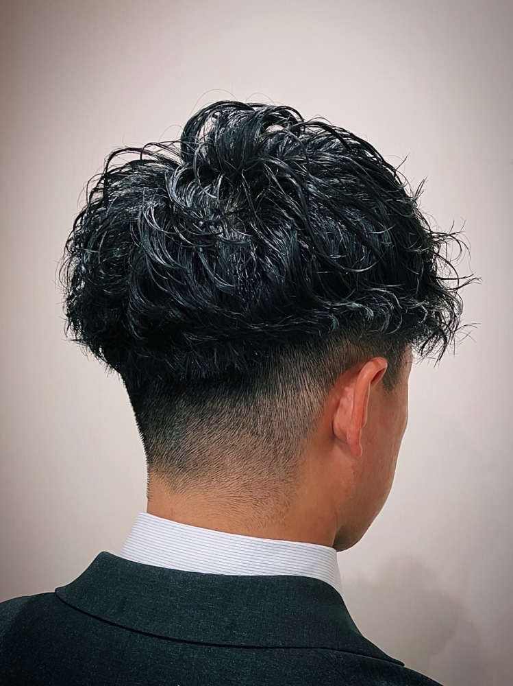 スペインカール 海外風ヘア海外風ヘアでずっと人気なスペインカール フロントにボリュームのあるメンズパーマ&メンズ縮毛矯正ならヒラノ Re:sta by neolive所属 のヘアカタログ 20250125175956 ミニモ