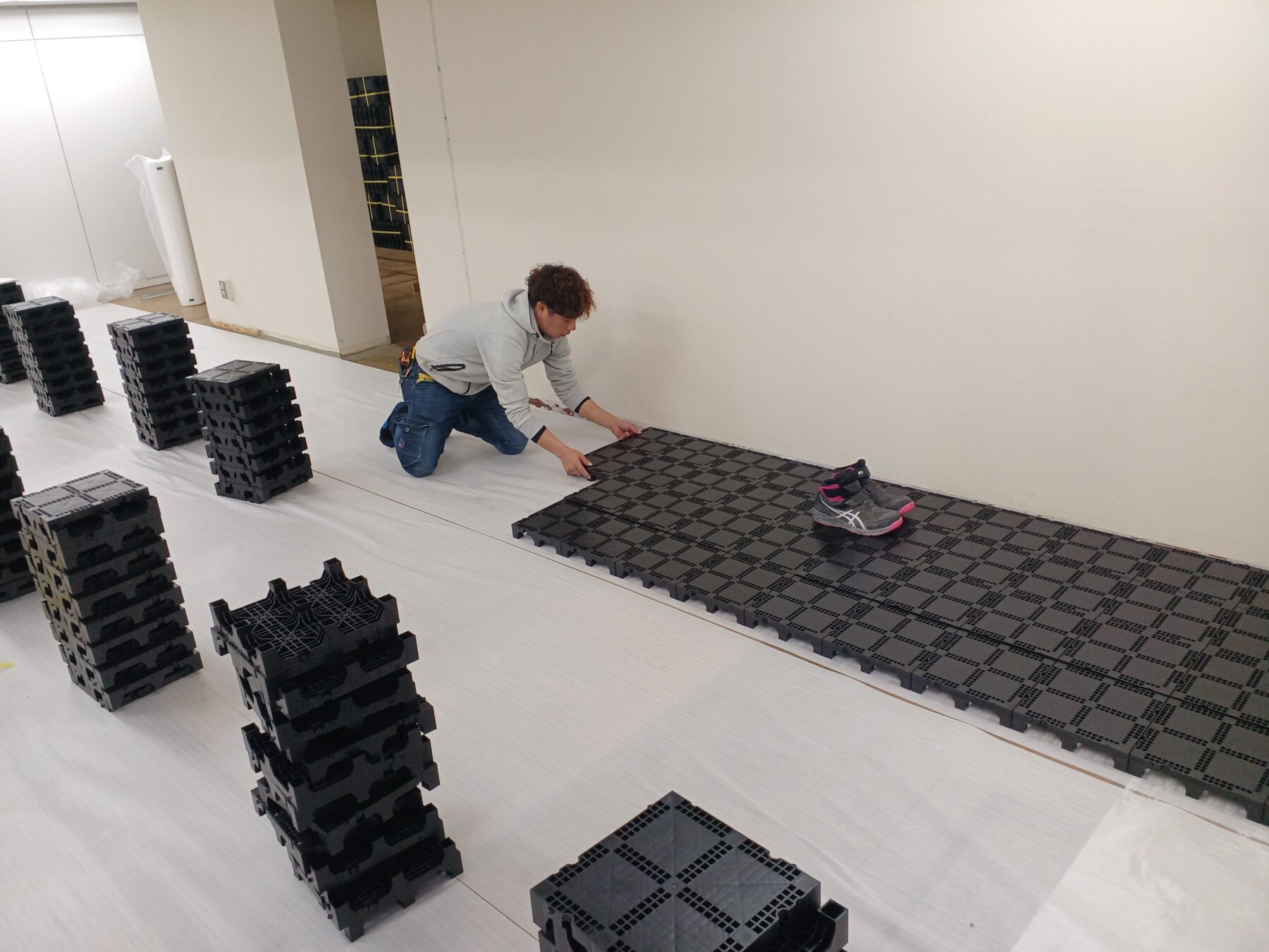 OAフロアの工事 オフィスの床下配線 でコンセントの増設＠新宿区西落合浜崎電気のブログ