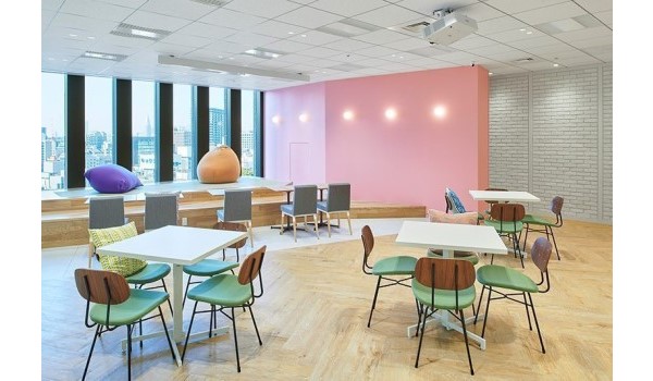 オフィスで立ったまま寝る仮眠ボックス 仕事に素早く復帰 - Impress Watch