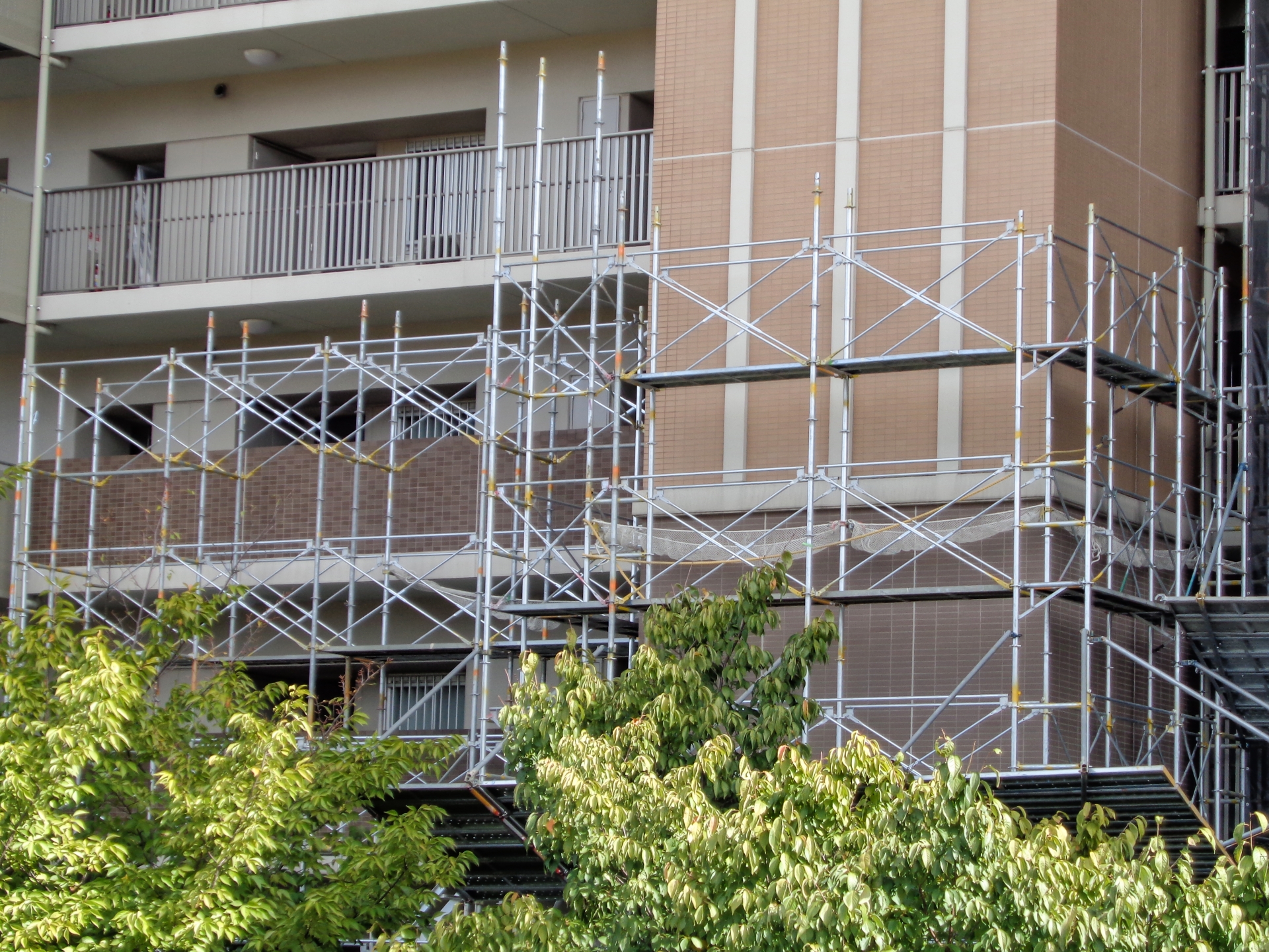 ビルの外壁塗装にかかる費用は？塗装費用とオーナーが知っておくべき知識│外壁塗装パートナーズ