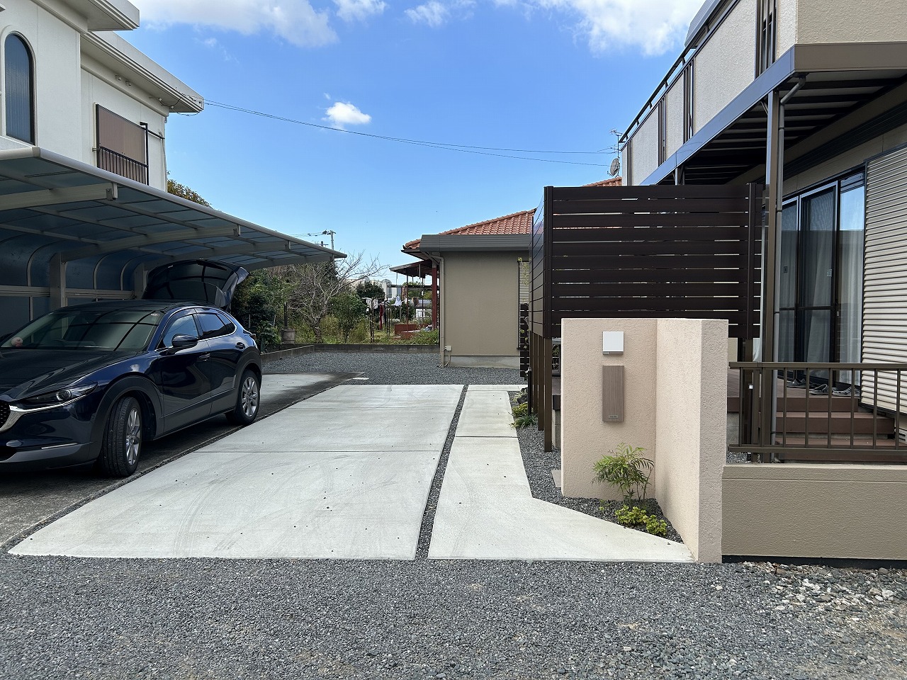 縦に２台駐車できるカーポートを新設しました外構工事専門の有限会社アートスペース