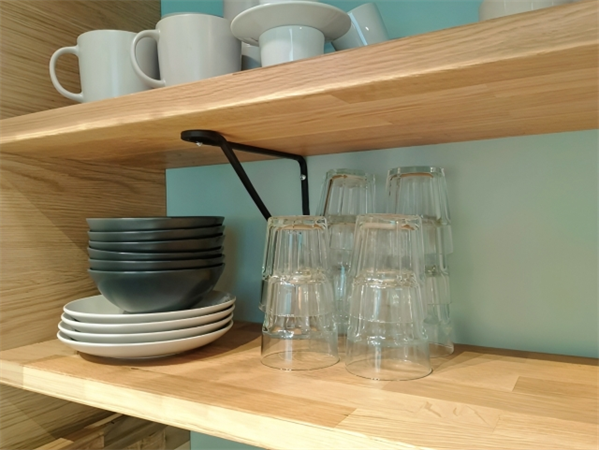 プラスチックのコップが外れません 誰か良い方法教えて下さい😅 ちなみに上のコップに冷水 コップの隙間に温水を入れても ダメでしたどなたか〜割れないように上手く外す方法 ご伝授下さいませ😂😂😂🙏