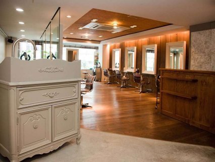 コンパクトでナチュラル、そしてアンティークな店舗併用住宅 美容室 こがわ美容室 三重県四日市市│三重県津市で新築・注文住宅・戸建てのことはアポアスタイル