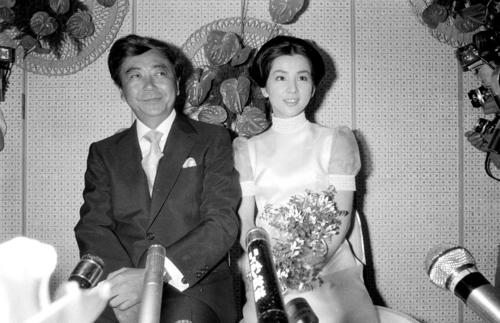 喪主務めた吉永小百合が直筆コメント「大往生だと」94歳死去の夫・岡田太郎さんの最期看取る - おくやみ : 日刊スポーツ