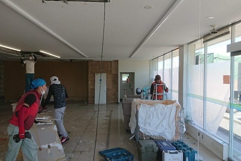 コンビニの内装をデザインする際のポイント！施工事例や工事費用も紹介！ – 店舗デザイン・店舗設計から内装工事までワンストップで対応IDEAL