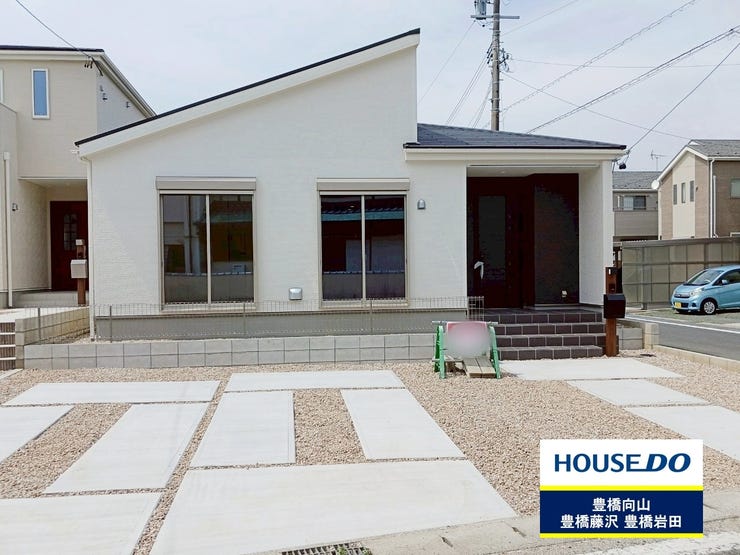 いつもリッチトゥー豊橋店のご利用ありがとうございます！ この度インスタのアカウントを移行することになりました🙇‍♀️💦下記のアカウントのフォローをよろしくお願いします！ @rich to eye&nailまた、こちらのアカウントにＤＭ等頂きましても返信ができませんので