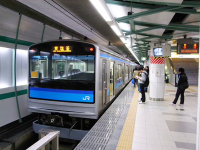 痴漢された人が「電車」止めたら迷惑？ JR東「躊躇せずSOSボタン押して」 受験シーズン迎えて対策本格化 - 弁護士ドットコム