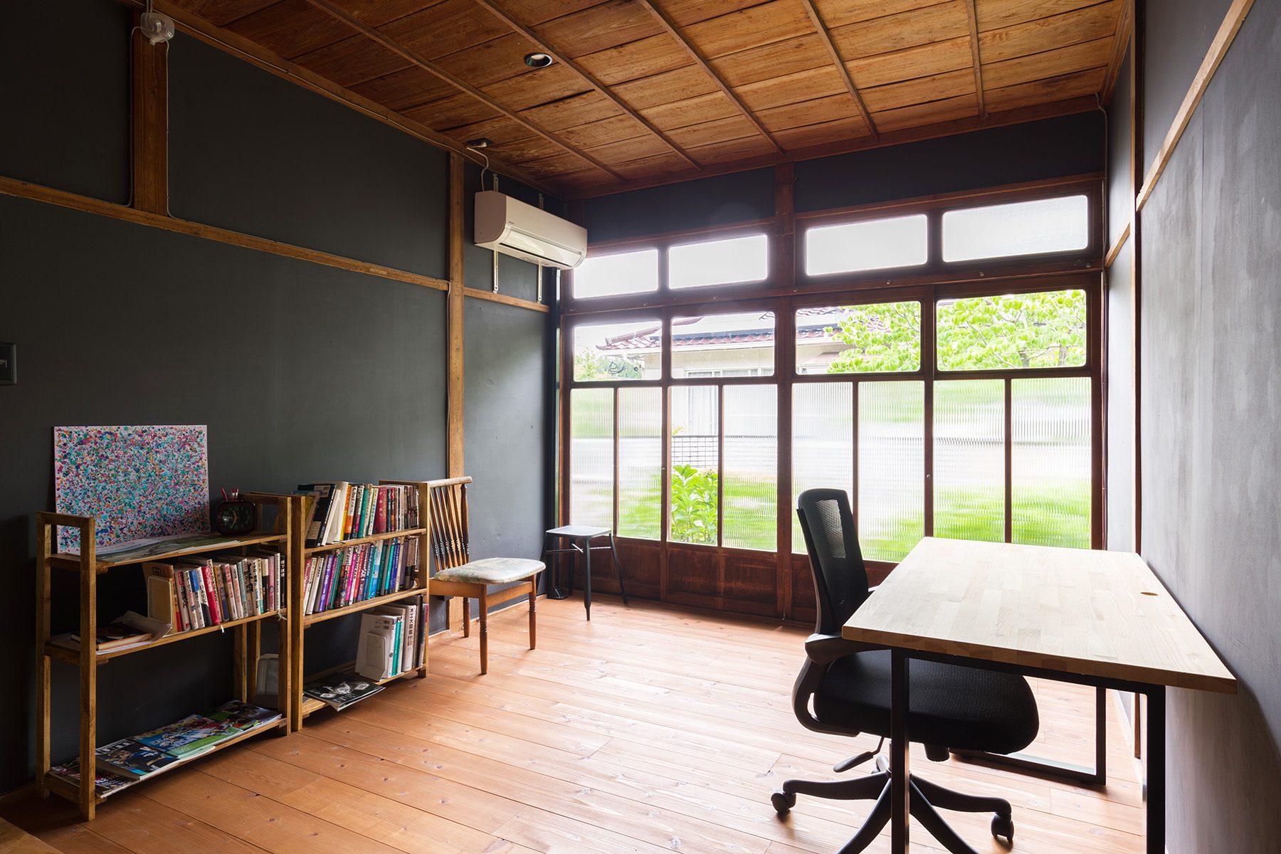 nokuticaのコワーキングスペースは お庭の木漏れ日を感じる心落ち着く環境で 集中して作業に取り組めます🌳電話や食事可能なスペースがフロアで分かれているので ご利用用途や気分にあわせて お席を使い分けていただくことができます。無料体験もご用意していますので
