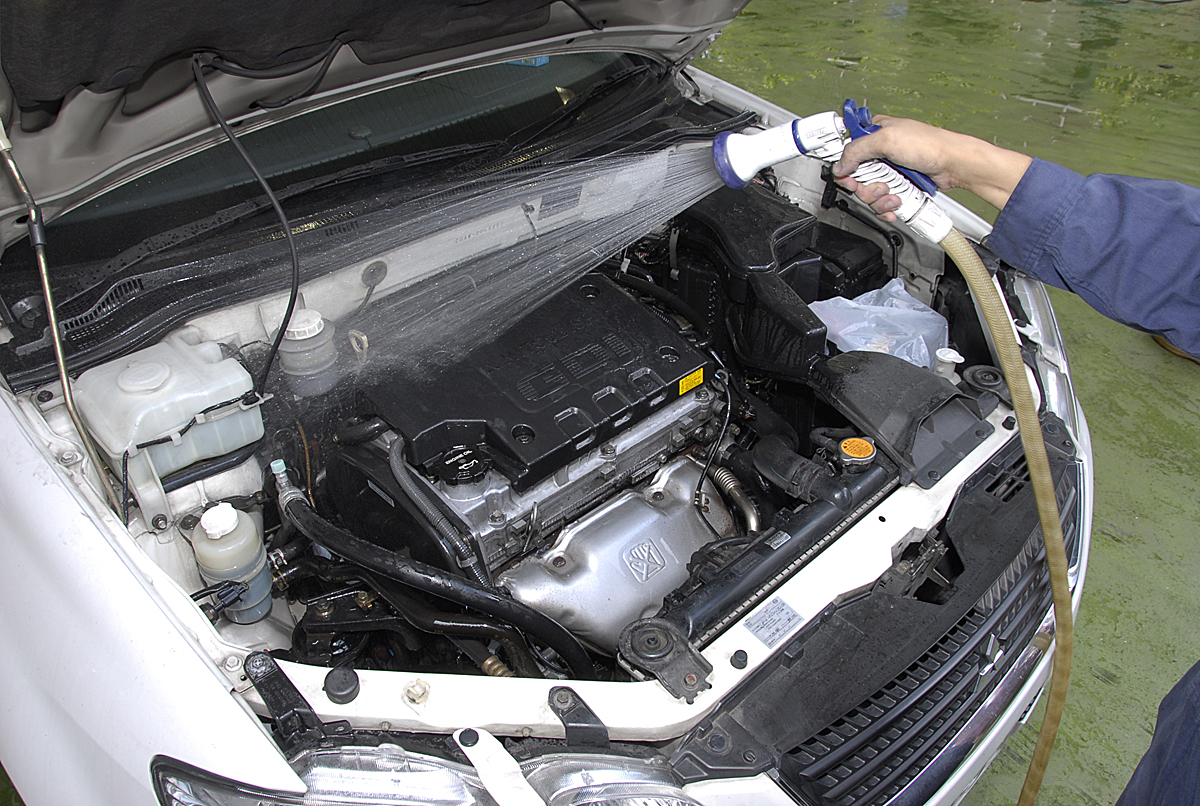 エンジンルーム内の冬対策免許や車検・運転など、車に関する情報はソフト99「くるまトーク」