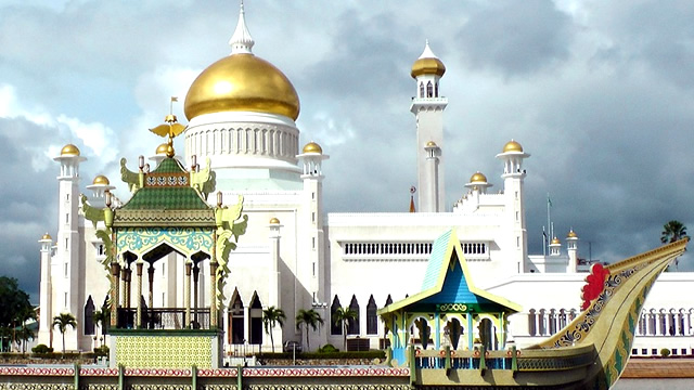 桁違いのゴージャスさ。お金持ちの国「ブルネイ」の美しすぎるモスク - TRiP EDiTOR