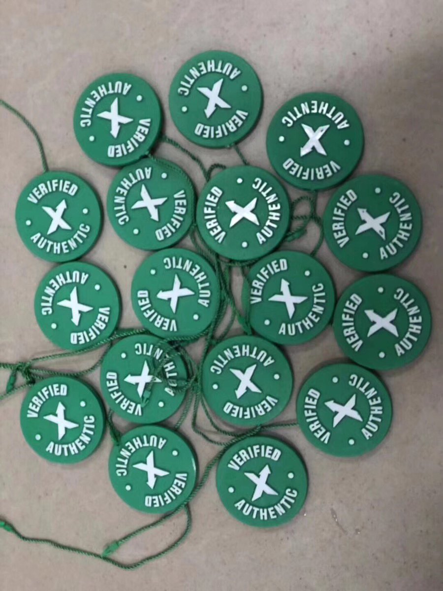 スニーカー ダンクのタグ外し方とFAKE情報