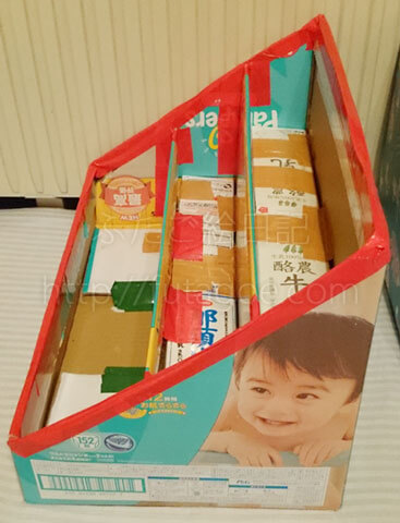 手作り絵本棚✂️ 牛乳パックと段ボールで作りました！ 保育 保育士 手作り 手作り絵本棚 絵本棚画用紙 牛乳パック工作 きんぎょがにげた からすのパンやさん こぐまちゃん だるまさんシリーズ そらまめくん くれよんのくろくん ねずみくんのチョッキ 絵本 絵本