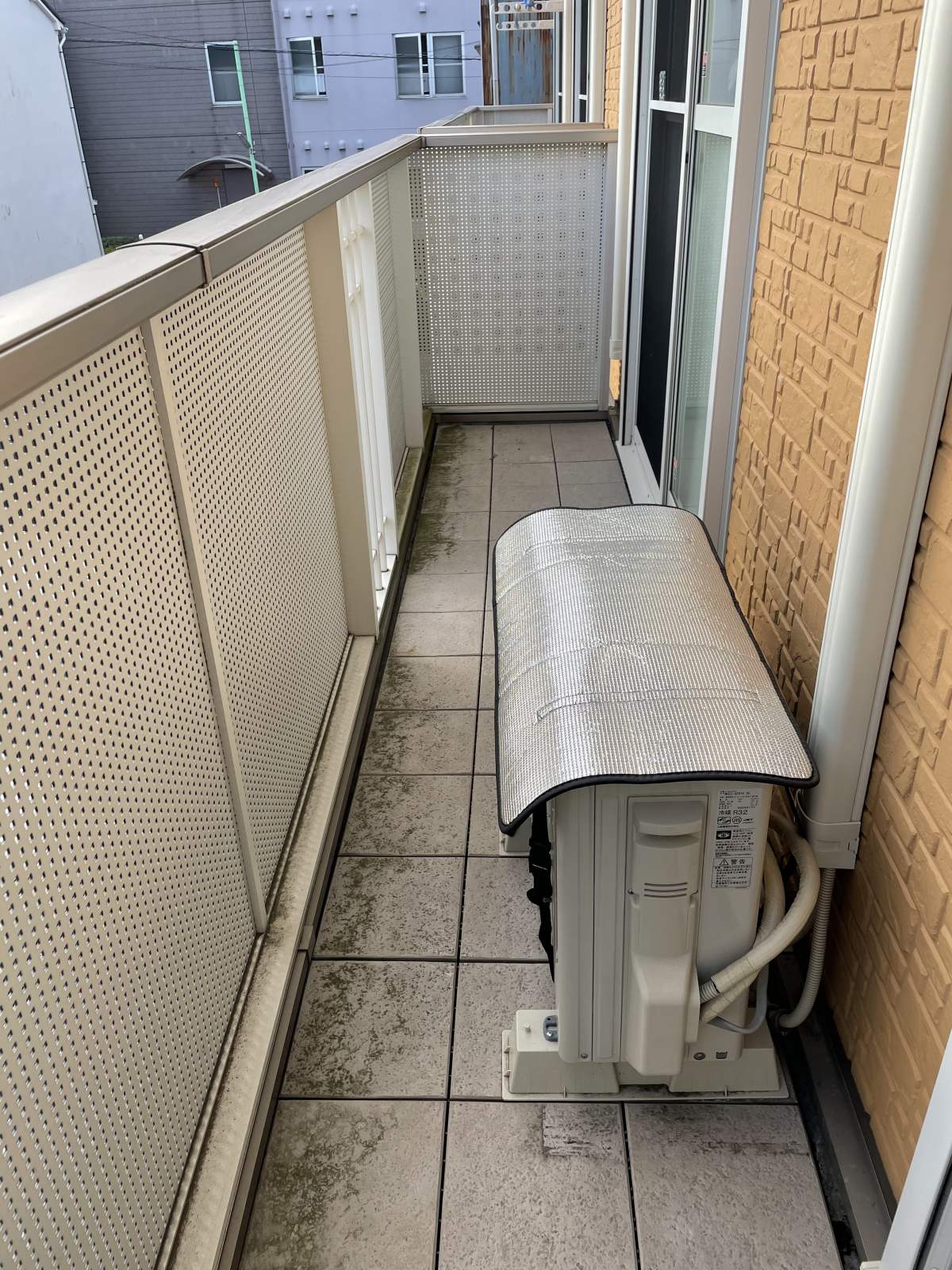 手順と道具と収納方法！キレイをキープする「ベランダ掃除」のポイントRoomClip mag暮らしとインテリアのwebマガジン