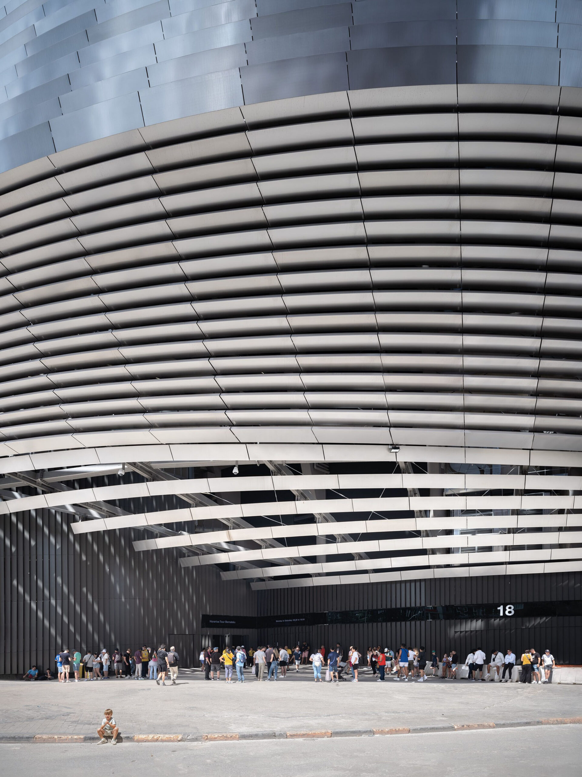 レアルマドリー現地観戦 チケット取り方・VIP席・費用・ホテル・飛行機・地下鉄・ベルナベウツアー・お土産について星都