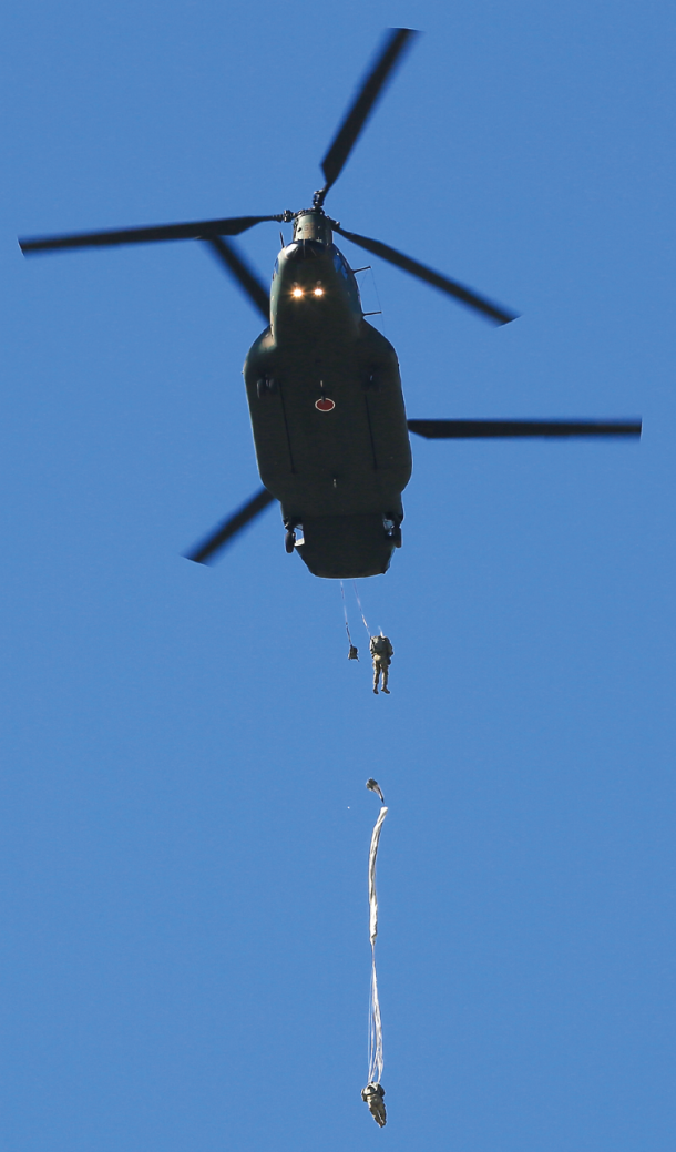 ヘリコプターによる被災支援活動を身近なものに 住民が空から豪雨被災地を見る搭乗体験 岡山・倉敷市24 11 18 18:00