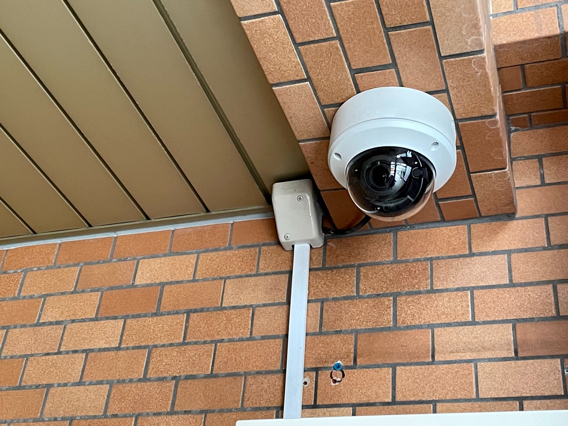 セコムに入っていても防犯カメラを追加したい！4台制限と5台目以降の防犯カメラ増設Trenets