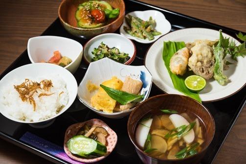 TQ785 阿部登大陸驀進未開封 0417