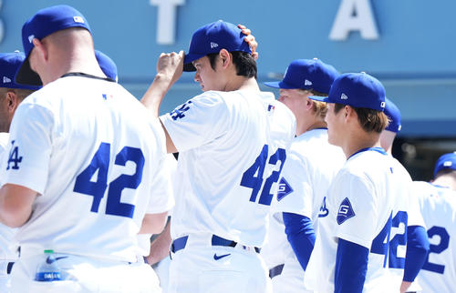ジャッキー・ロビンソン・デーに背番号「42」をつけたドジャースの選手たち AP- スポニチ Sponichi Annex 野球