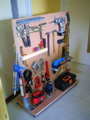 簡単DIY 壁掛けでスペースを有効活用！電動工具の収納棚の作り方へいじつ木工