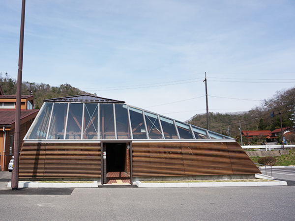 女川町海岸広場 プライベートキャビンコンペにて、佳作賞を頂きました。 審査員及び関係者の皆様、ありがとうございました。 作品名「回転する壁をもつ小屋」結果は下記をご覧ください。 http:onagawa-mirai.jp kaiganhiroba competition惜しくも優秀賞は逃し、実際