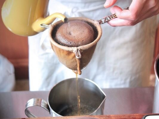 京都人の行きつけパン屋「志津屋」の『カルネ』とは？現地ライターが食べ比べ！2ページ目- macaroni