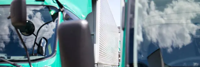 トラックの屋根にある斜めの板の正体とは？自動車情報・ニュース WEB CARTOP