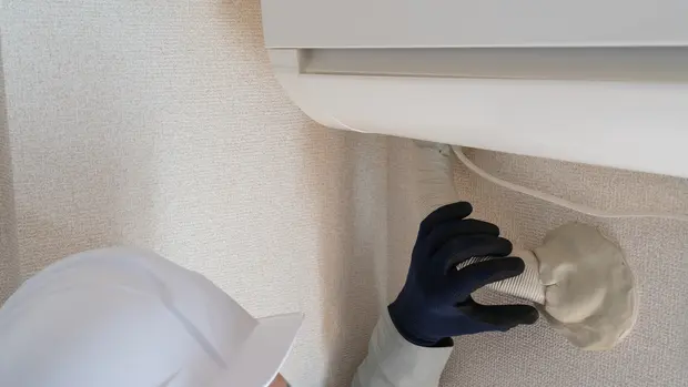 エアコンのパテ埋めをDIY！やり方を図入りで解説＆おすすめのパテ - 住むを楽しむ「スムタノ」