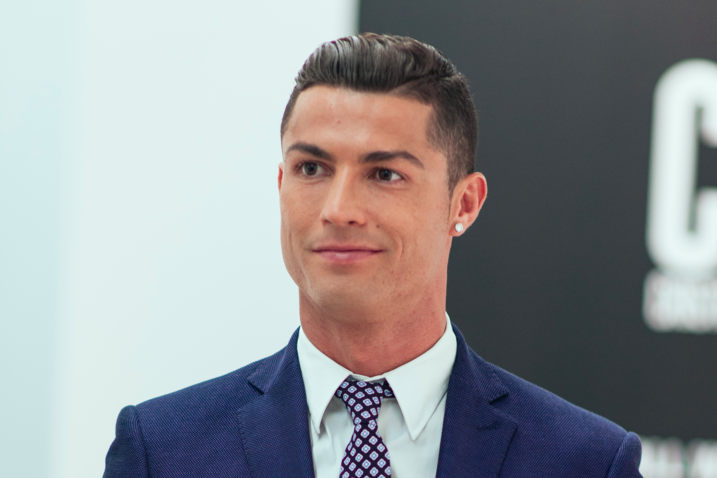 ロボアドで積み立て、主要4社の運用成績を比較 - 日本経済新聞