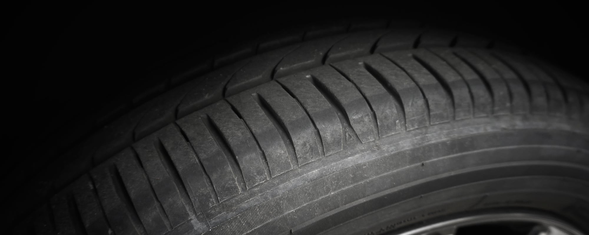 車検時にタイヤ交換は依頼すべき？検査項目や費用を抑えるポイントも解説車検コラム車検店舗メニュー情報イエローハット