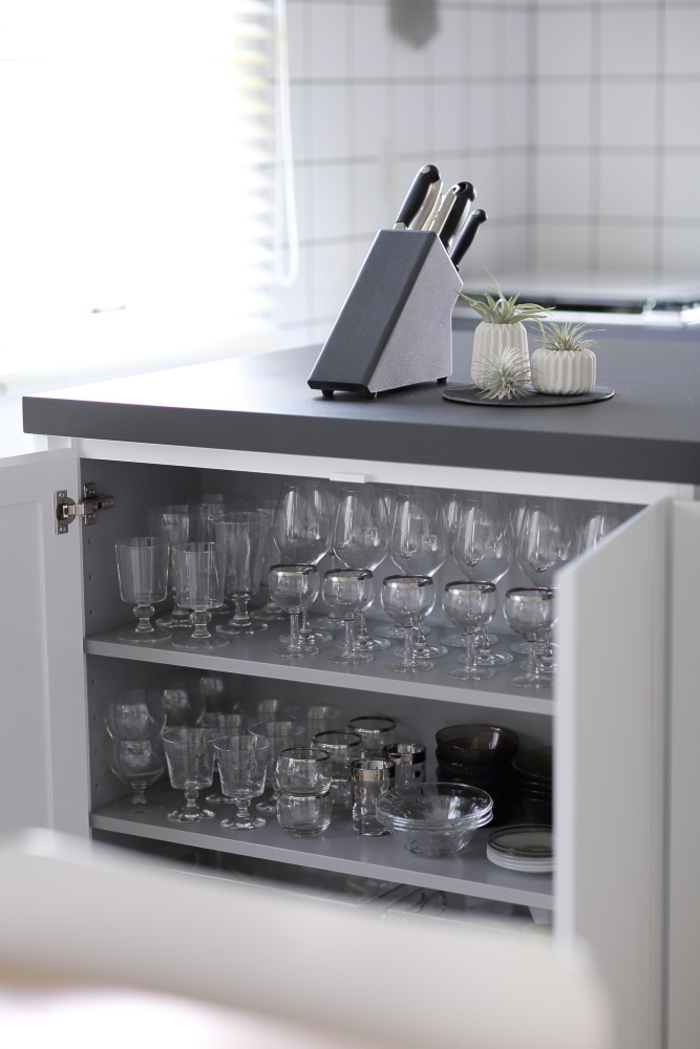 9 件の「ワイングラス棚」や「棚」のアイデアを見つけましょうワイングラス、キッチン 収納、インテリア 家具 など