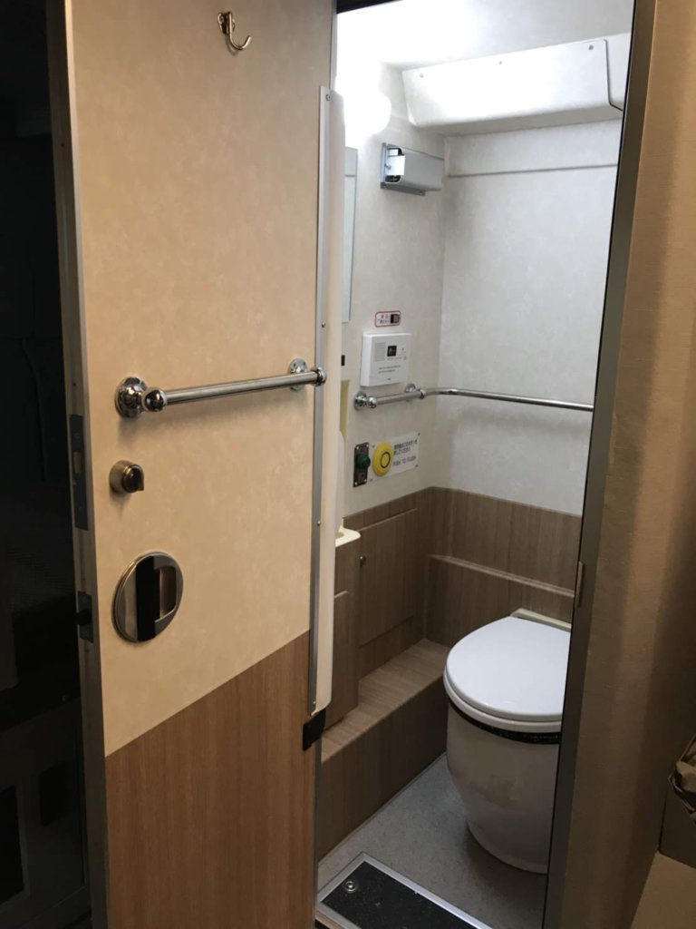 バスタ新宿」の利用客に聞きました バスで不快に思うこと編1位は「臭い」、特に「○○」が不快！高速バス・夜行バス・バスツアーの旅行・観光メディアバスとりっぷ