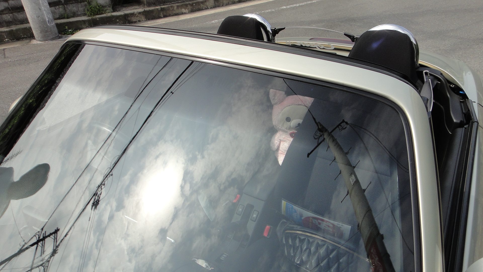 フロントガラスに透明断熱フィルムのご依頼が増えてます！！株式会社アペックス