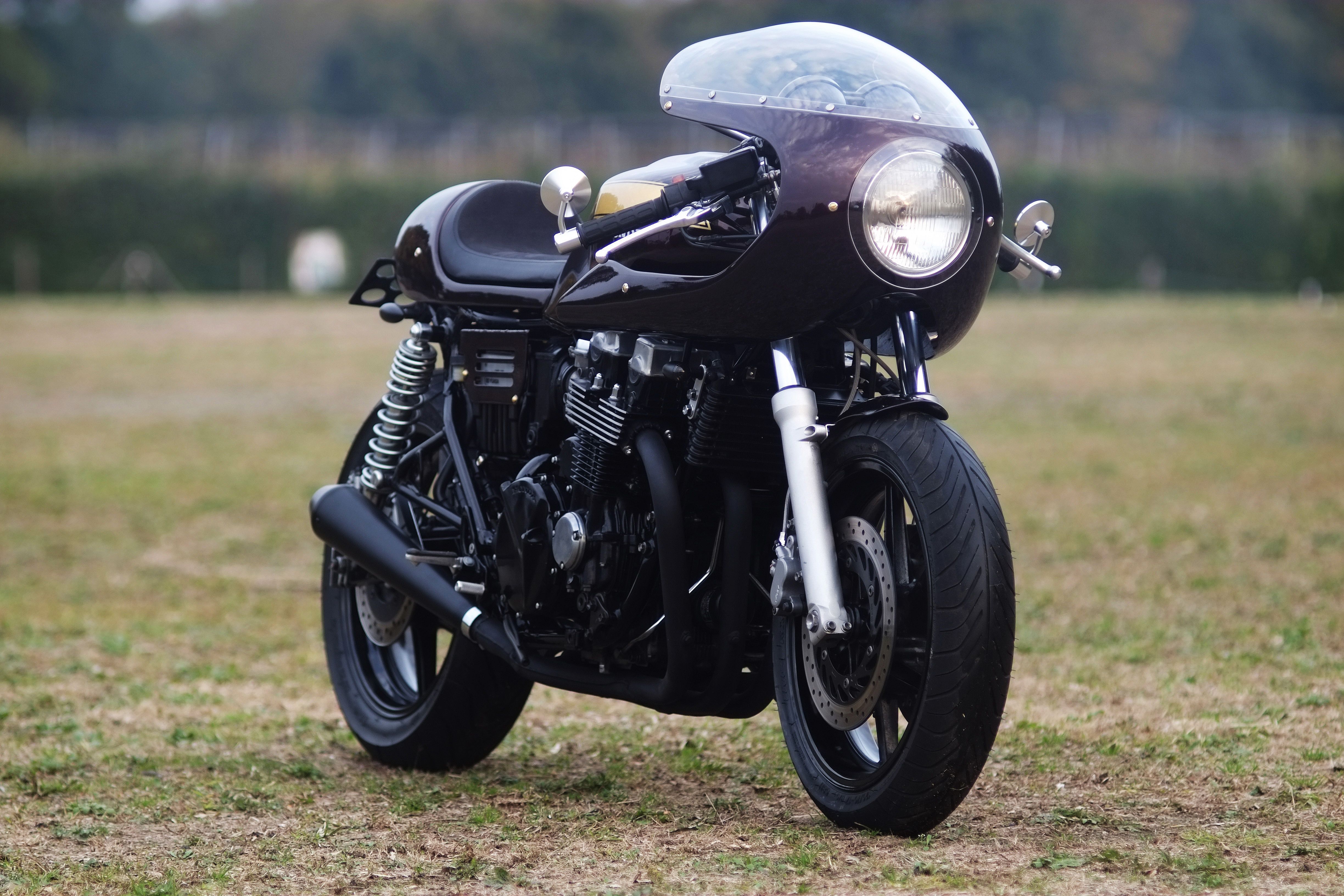 カフェレーサー風ロケットカウル