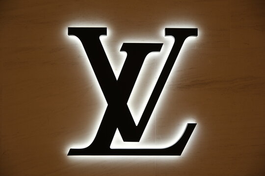 明日着 限定 パイソン 茶x金LVロゴ♪ 長財布 ZIPPY ルイヴィトンLouis Vuitton 長財布N80148 BUYMA