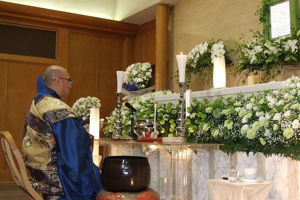 家族葬でお坊さんに支払う費用と謝礼の相場内訳や渡し方のマナーも - 家族葬のファミーユ Coeurlien