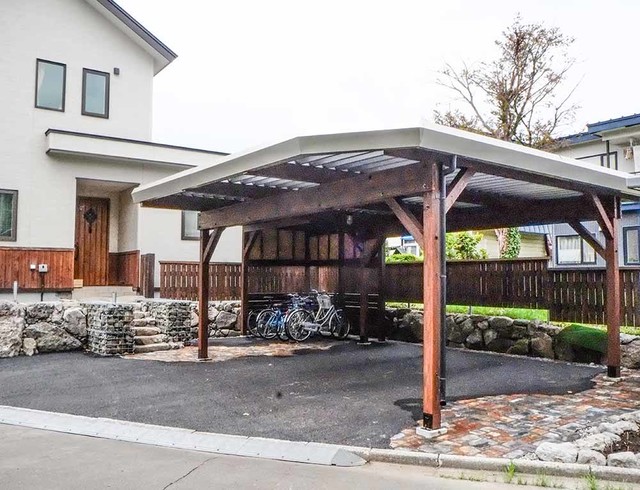 オリジナル木製カーポート変形2台用 駐輪スペース- トラディショナル - ガレージ - 他の地域 - トカチのカタチ 庭十勝Houzzハウズ