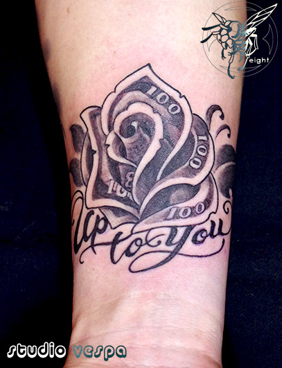 ブラック&グレー マネーローズ money rose東京の渋谷・秋葉原・原宿でタトゥースタジオはSunsqlit Tattoo