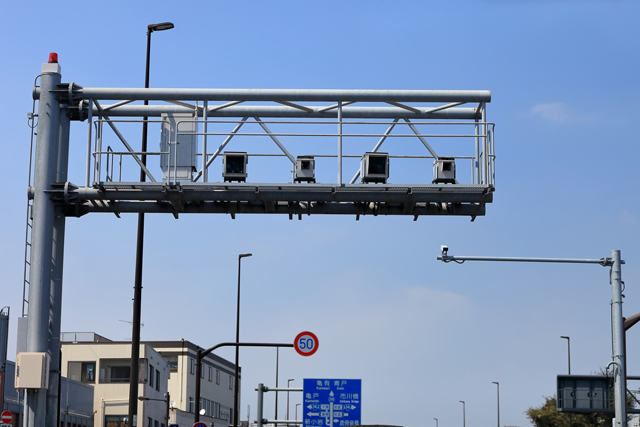 オービス」と「Nシステム」の見分け方と設置目的の違いとは!?AUTO MESSE WEB オートメッセウェブ～カスタム・アウトドア・福祉車両・モータースポーツなどのカーライフ情報が満載～