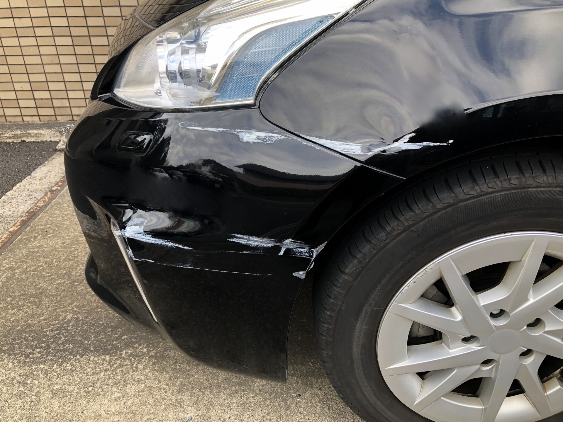 バンパーをぶつけた場合の修理代や期間の目安、10個の修理事例を紹介！鈑金・塗装修理コラム鈑金・塗装店舗メニュー情報イエローハット