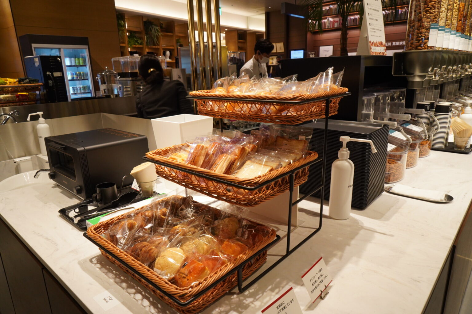 二子玉川 蔦屋家電のシェアラウンジに行ってみた。スタバより便利。飲み放題プランあり！ - アウトドアとランクル