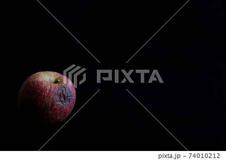 このリンゴは腐っていますか？食べれますか？最近このようなリンゴばかり- Yahoo!知恵袋