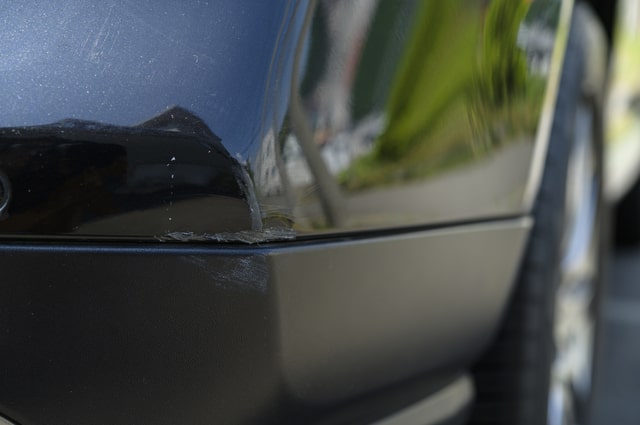 車に付いた傷の修理費用の相場は？擦り傷からへこみまで状況別に紹介