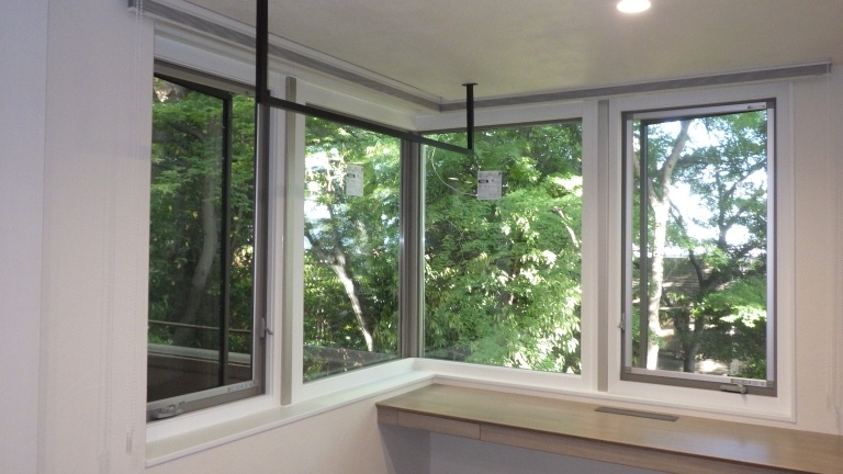 熊本市東区 コーナー出窓にシャッター取付 Ｍ様邸GoGoリフォーム王