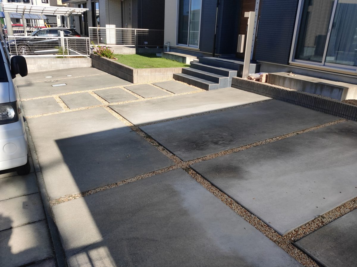 目地にまでこだわったおしゃれな土間コンクリートの駐車場デザイン集アイディアいっぱいお庭ブログ