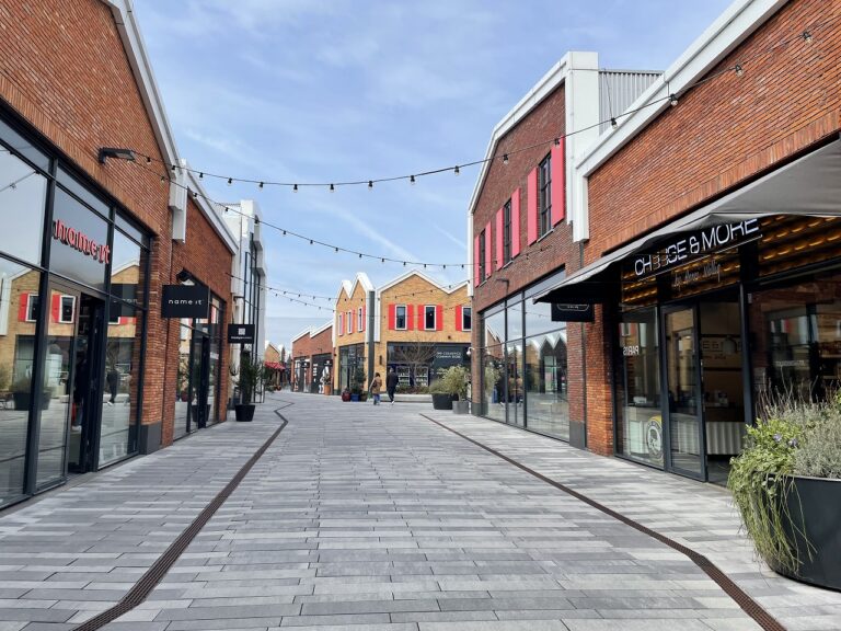 ルールモントのアウトレット おすすめの理由7つ 欧州最大級で高級ブランドも多数&子連れにやさしい デュッセルドルフから40分外資系管理職パパの日常