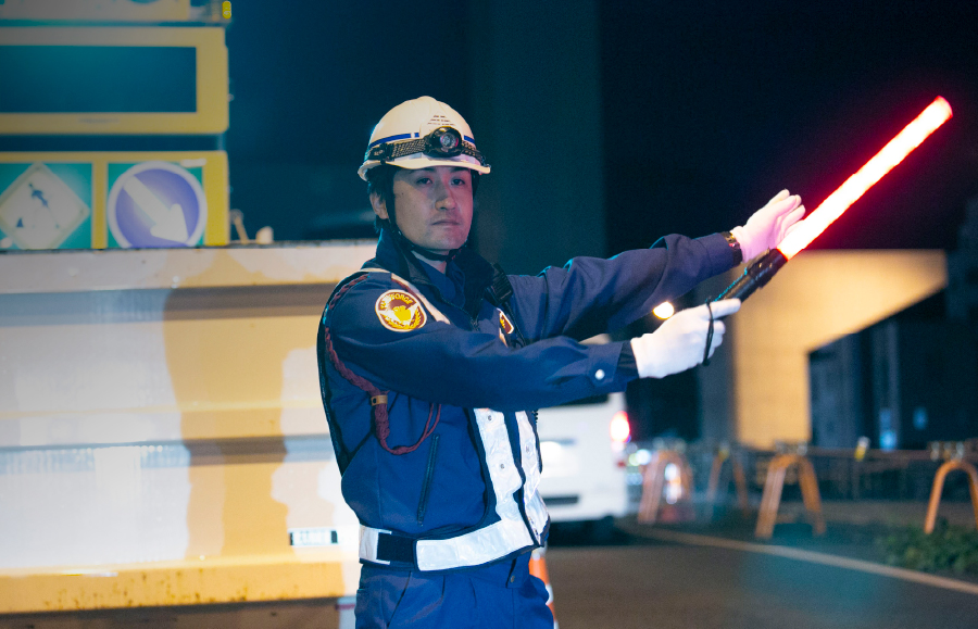 シンテイトラスト株式会社 交通誘導警備業務人と仕事を