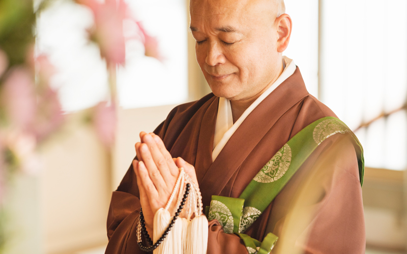 火葬式でお坊さんは必要？お布施・戒名の相場は葬儀・葬式・家族葬の 葬儀コンシェル