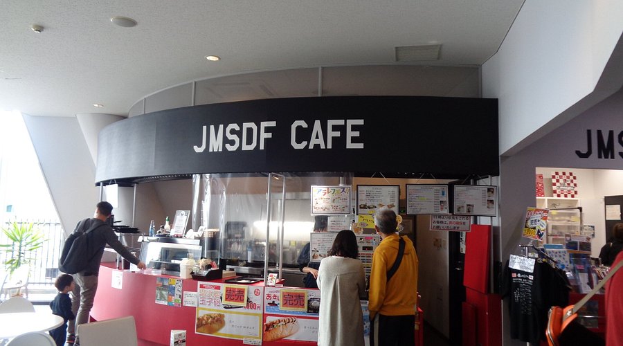 日本で唯一の眺め！潜水艦を見ながら海軍カレーと珈琲を楽しめる喫茶店 - メシコレ