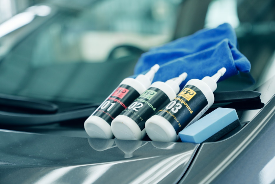 黒い車こそガラスコーティング剤の施工がおすすめ。黒い車の特徴と注意点について解説日本ライティングBlog